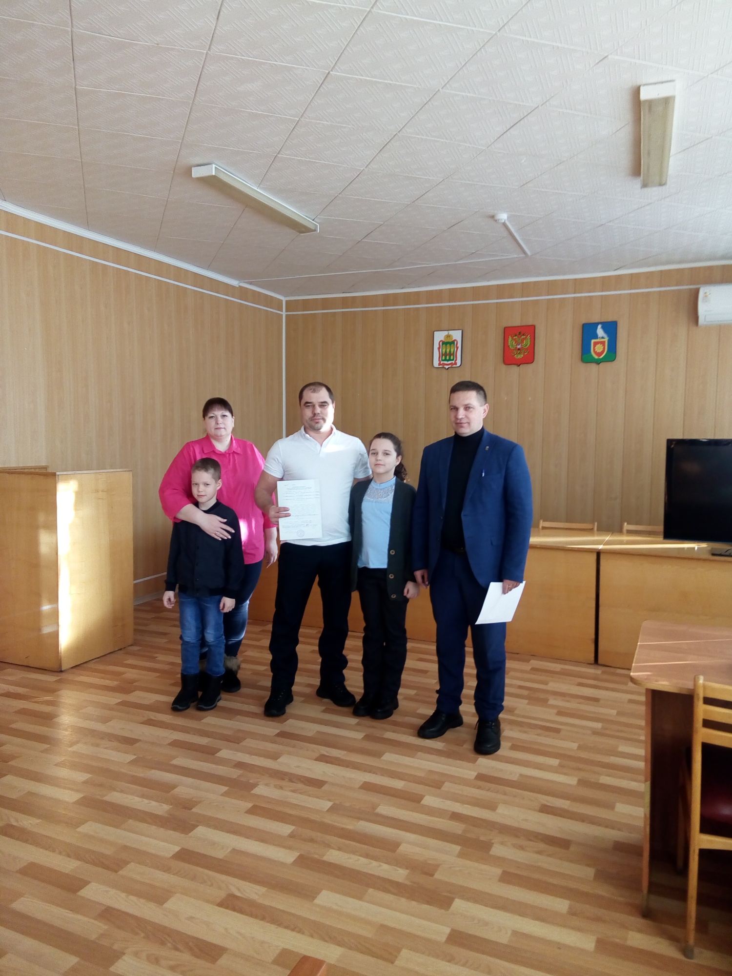 Вручение губернаторского жилищного сертификата