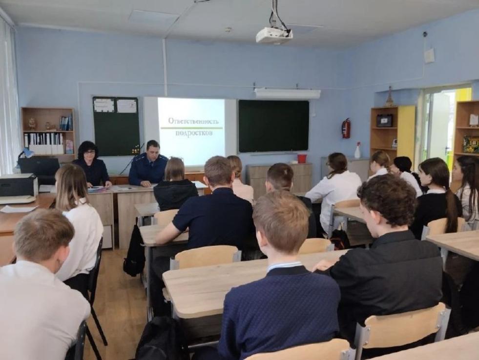 Профилактическую беседу на тему «Уголовная и административная ответственность»  проведена в МБОУ многопрофильный лицей с.Малая Сердоба
