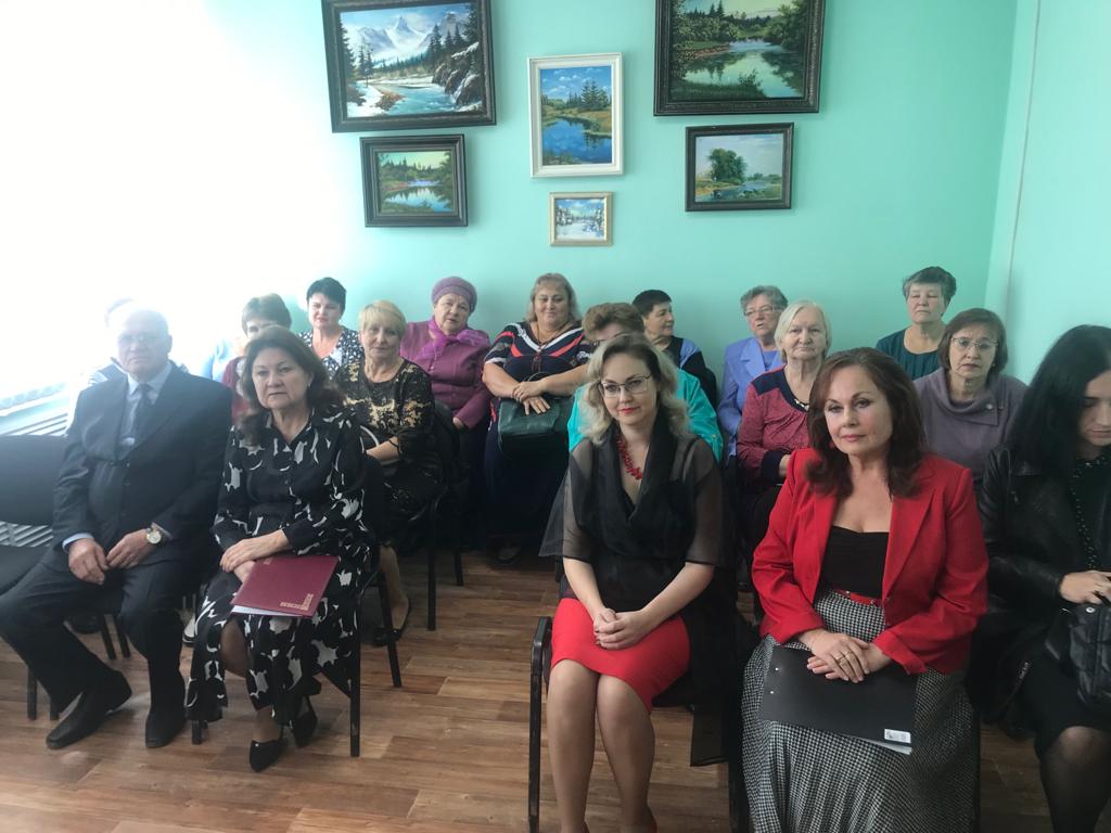 В Центре общения старшего поколения прошло торжественное мероприятие, посвящённое Дню учителя