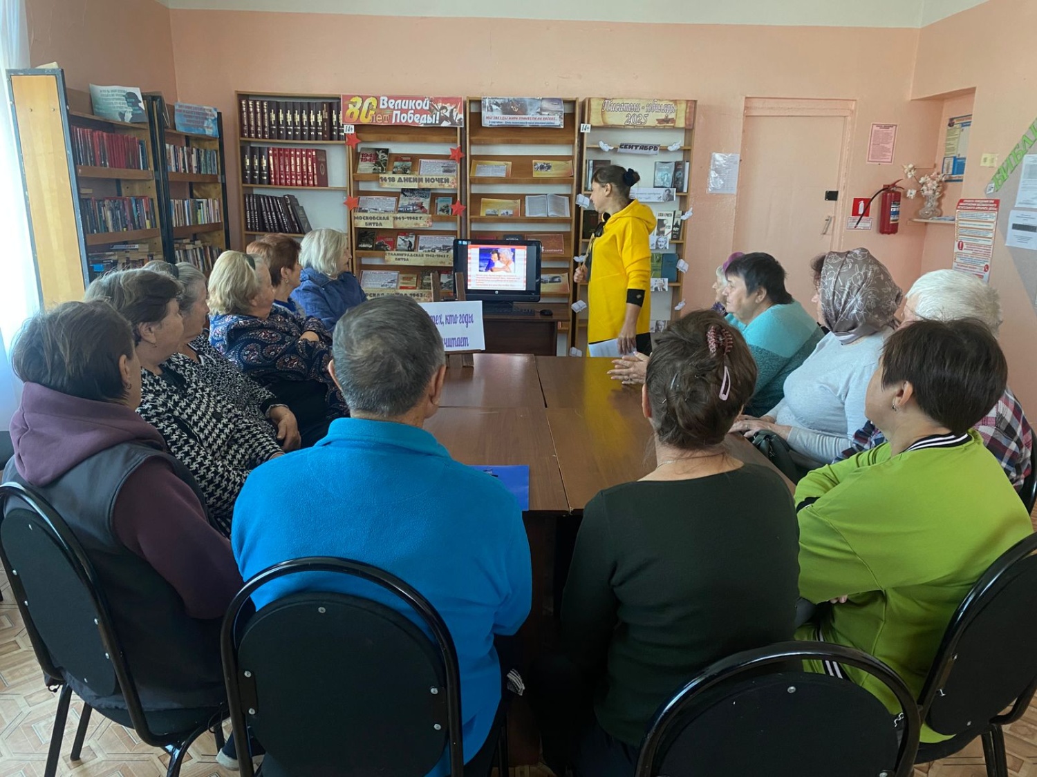 Специалистом Малосердобинской центральной районной библиотеки проведен час отдыха «О тех, кто годы не считает»