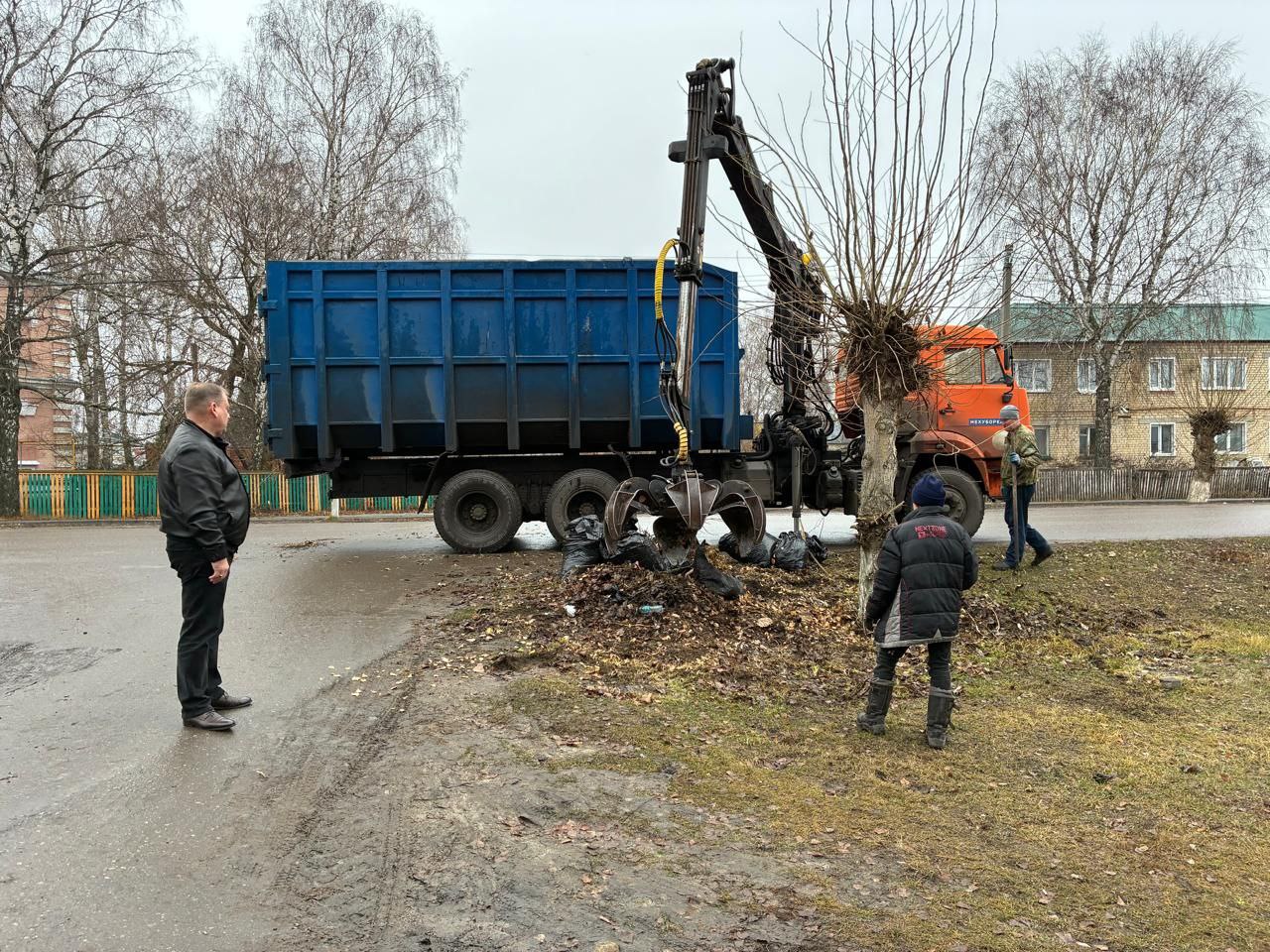 На территории села Малая Сердоба проведены работы по уборке территорий от бытового мусора и опавшей листвы