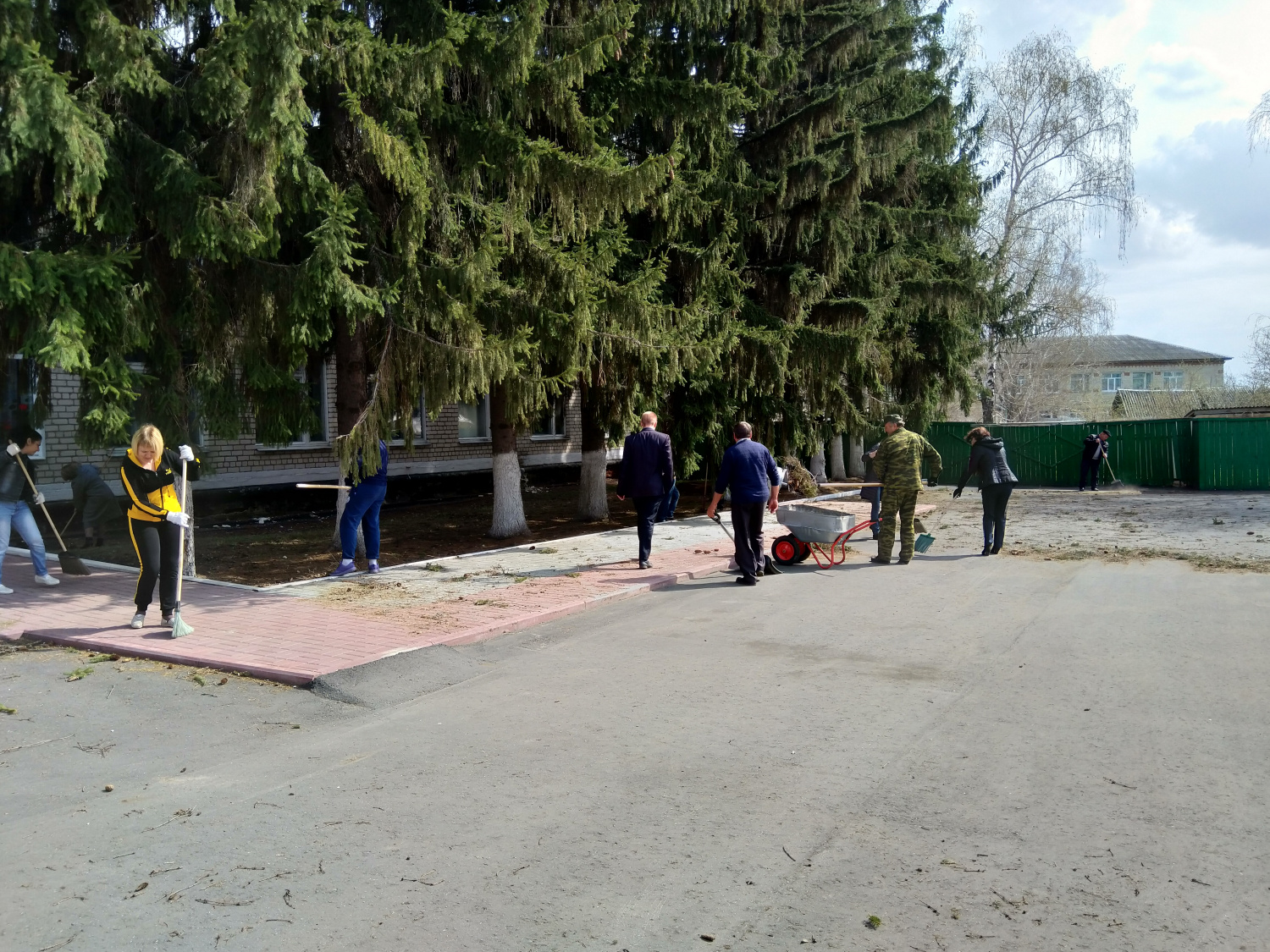 Малосердобинцы приняли участие во Всероссийском субботнике.