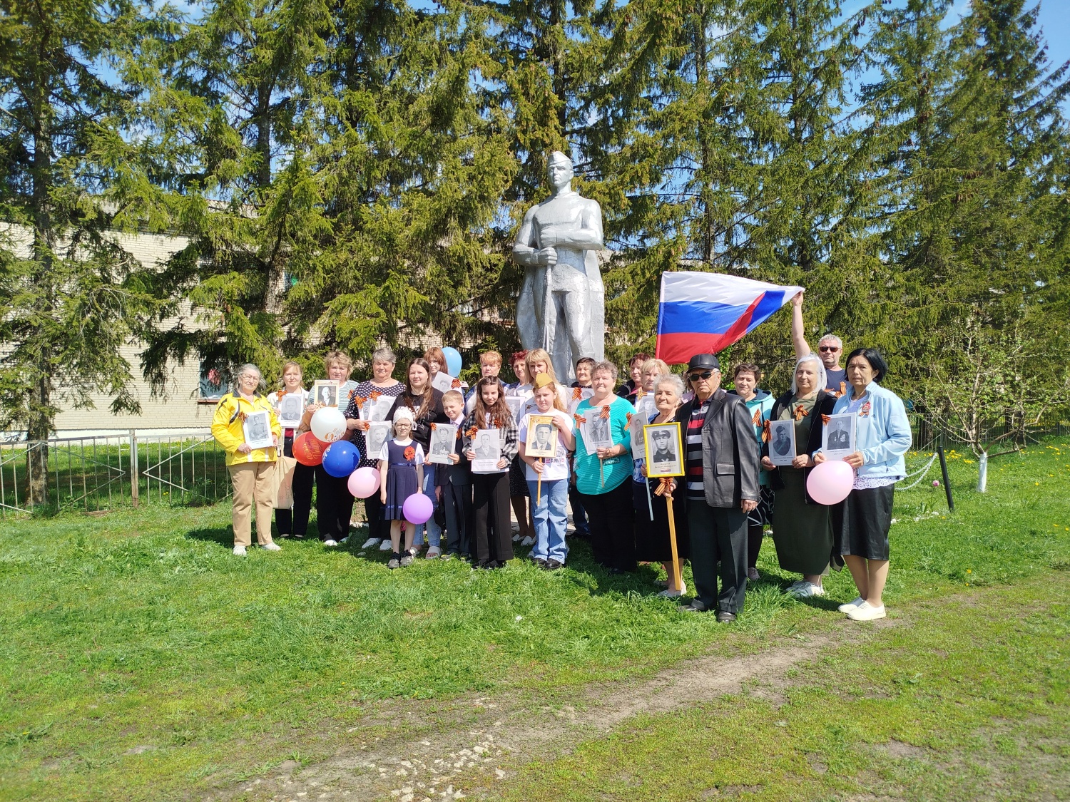 В селе Николаевка у памятника погибшим землякам в годы Великой Отечественной войны состоялся торжественный митинг, посвященный празднику Победы.