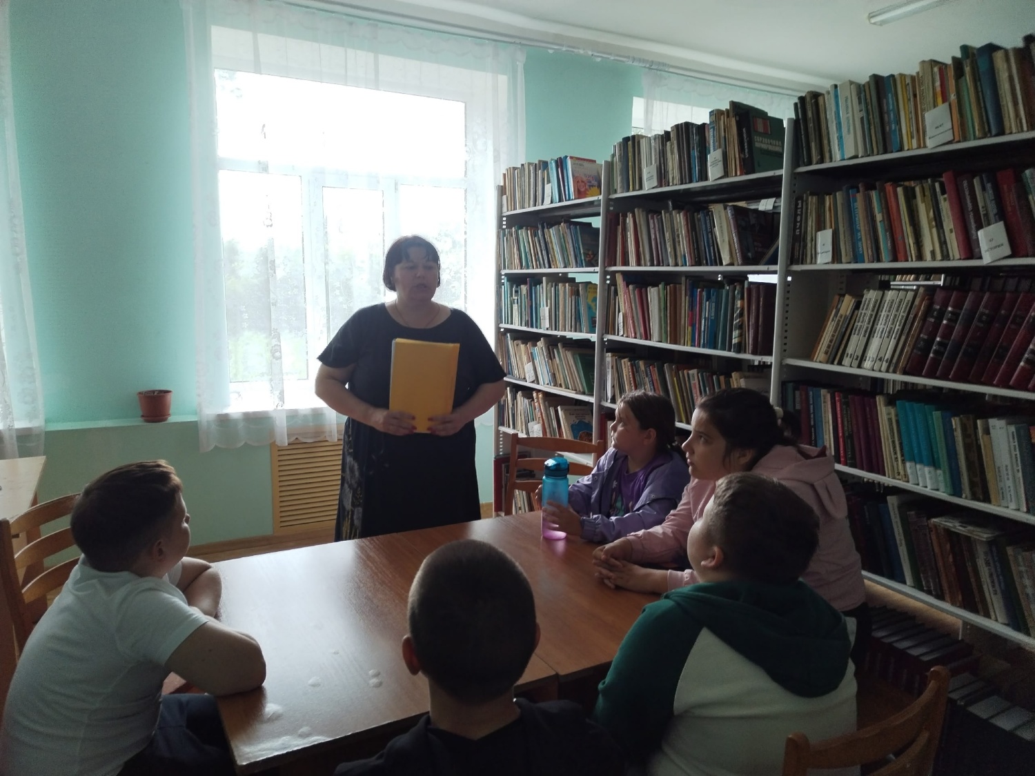 Урок патриотизма «Ты хочешь мира? Помни о войне!» проведён в Топловской библиотеке Урок патриотизма «Ты хочешь мира? Помни о войне!» проведён в Топловской библиотеке
