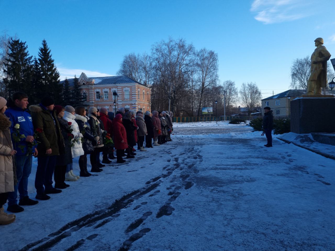 В День Неизвестного Солдата в селе Малая Сердоба состоялась торжественная церемония возложения венков и цветов В День Неизвестного Солдата в селе Малая Сердоба состоялась торжественная церемония возложения венков и цветов