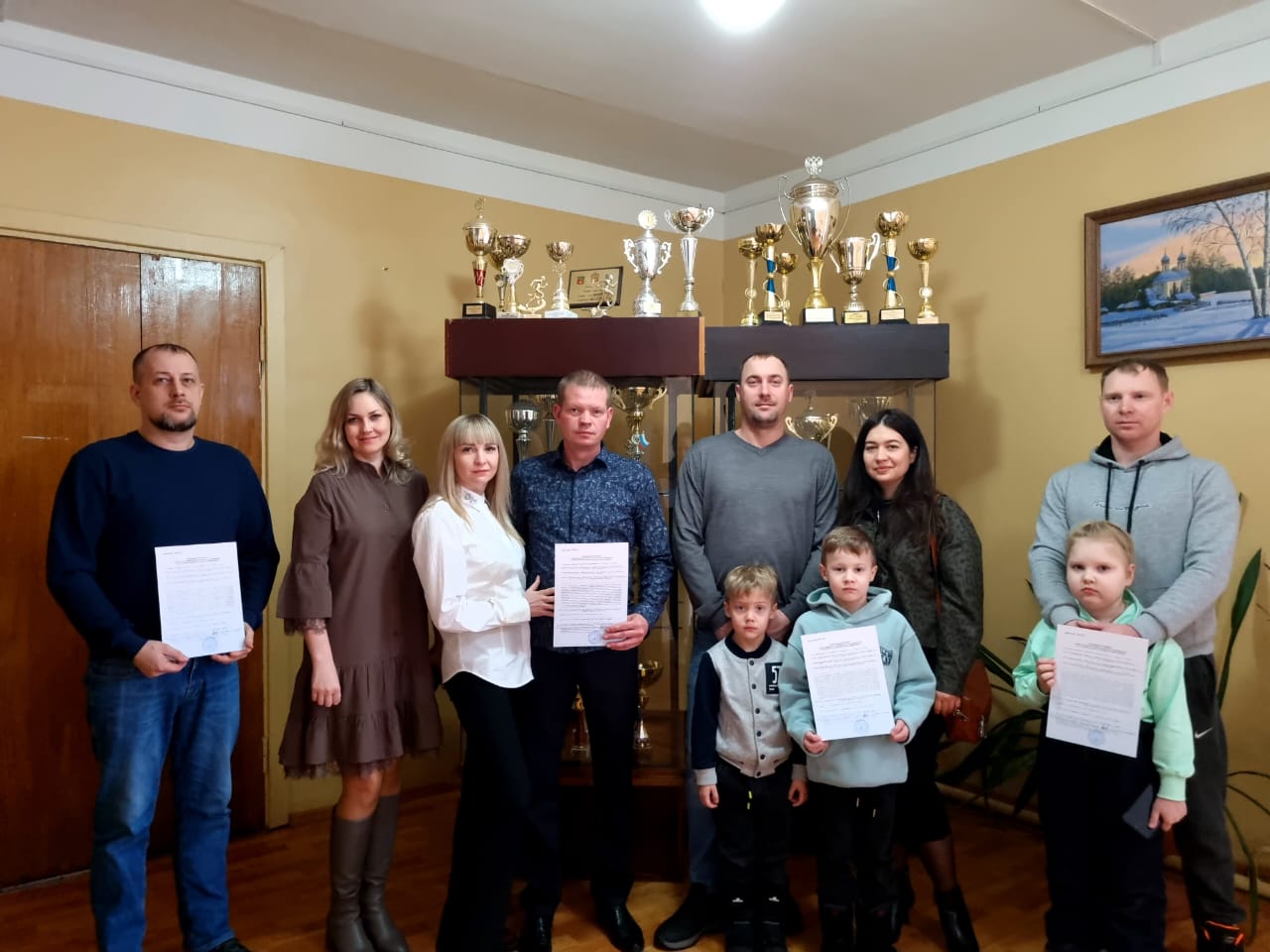 Вручение губернаторского жилищного сертификата Вручение губернаторского жилищного сертификата