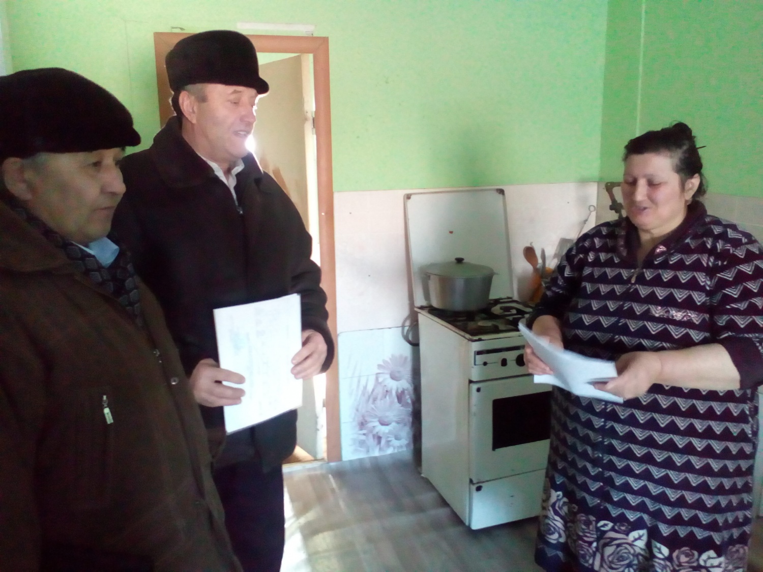 Встреча специалистов животноводства с фермерской семьей в селе Ключи Встреча специалистов животноводства с фермерской семьей в селе Ключи