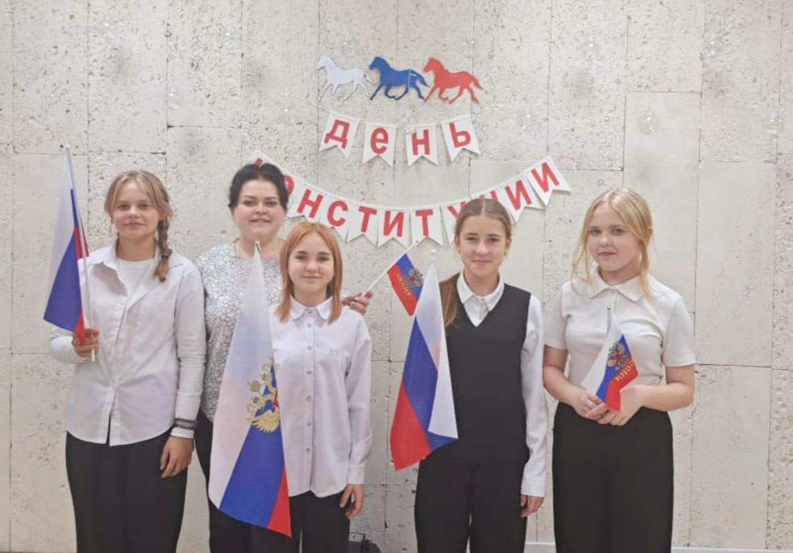 В РДК Малосердобинского района, среди участниц вокального ансамбля "Радуга" В РДК Малосердобинского района, среди участниц вокального ансамбля "Радуга"