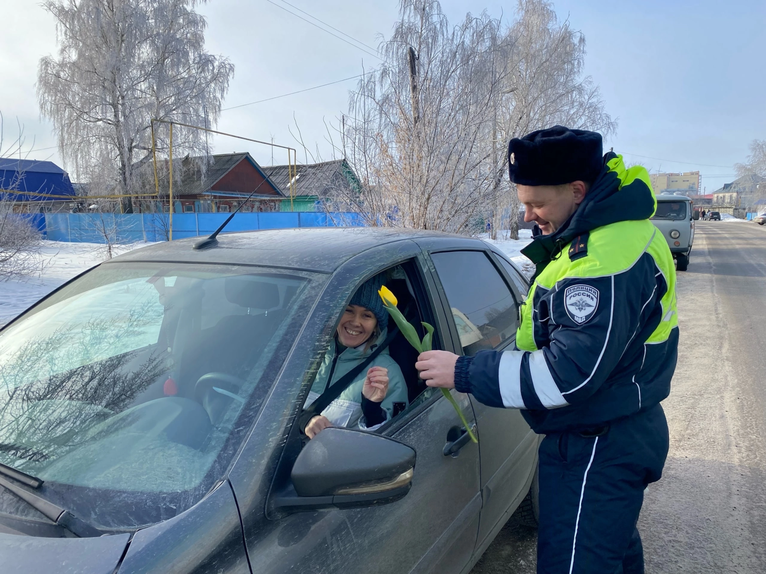 Акция «Цветы для автоледи»