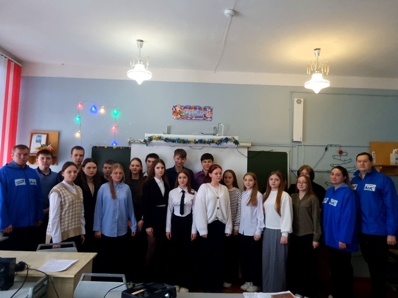 Молодогвардейцы района встретились с учащимися Многопрофильного лицея с.Малая Сердоба Молодогвардейцы района встретились с учащимися Многопрофильного лицея с.Малая Сердоба