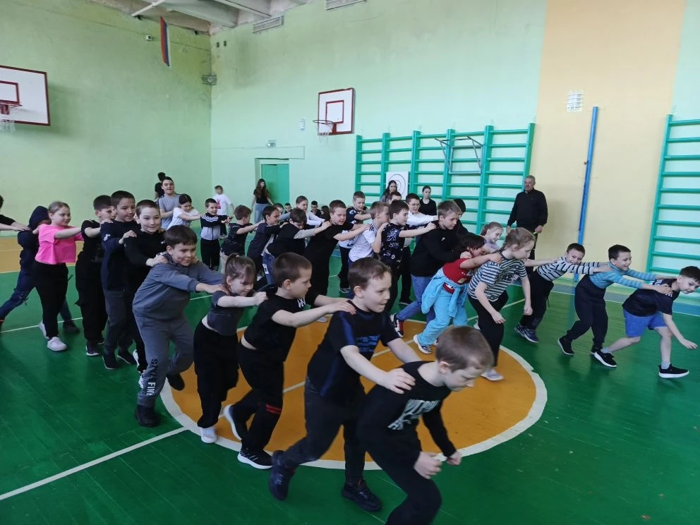 Лагерь начинается с веселых развлечений! Лагерь начинается с веселых развлечений!