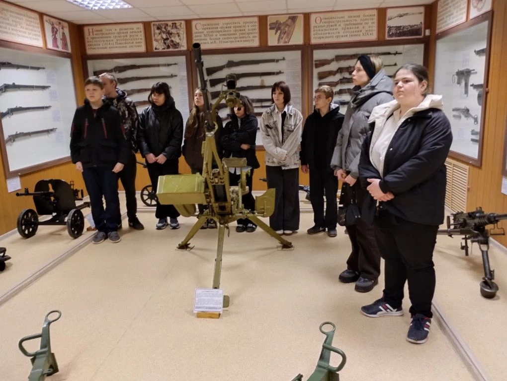 Учащиеся Чунаковской школы побывали в Пензенском артиллерийском  инженерном институте