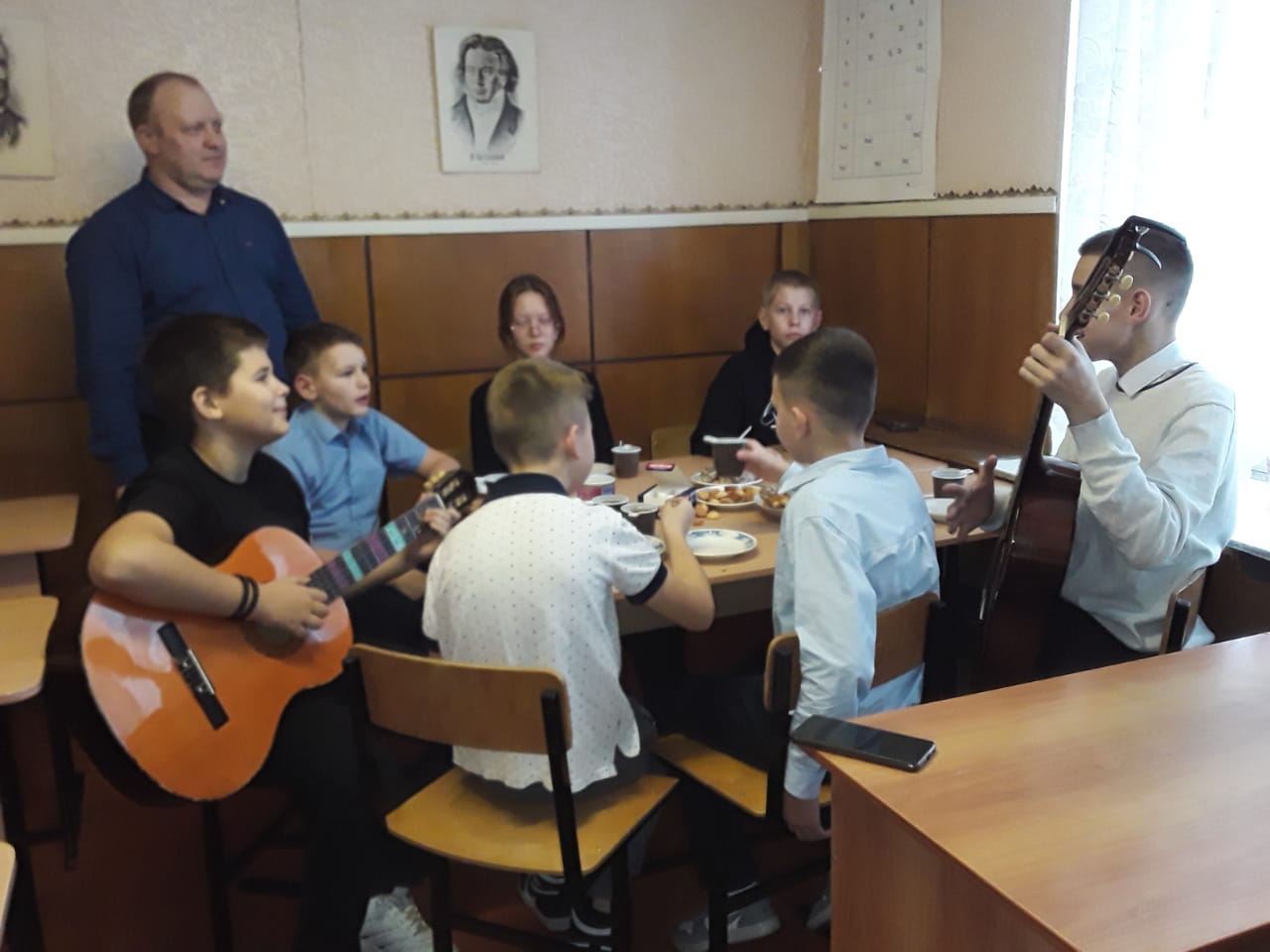Как здорово, что все мы здесь сегодня собрались Как здорово, что все мы здесь сегодня собрались
