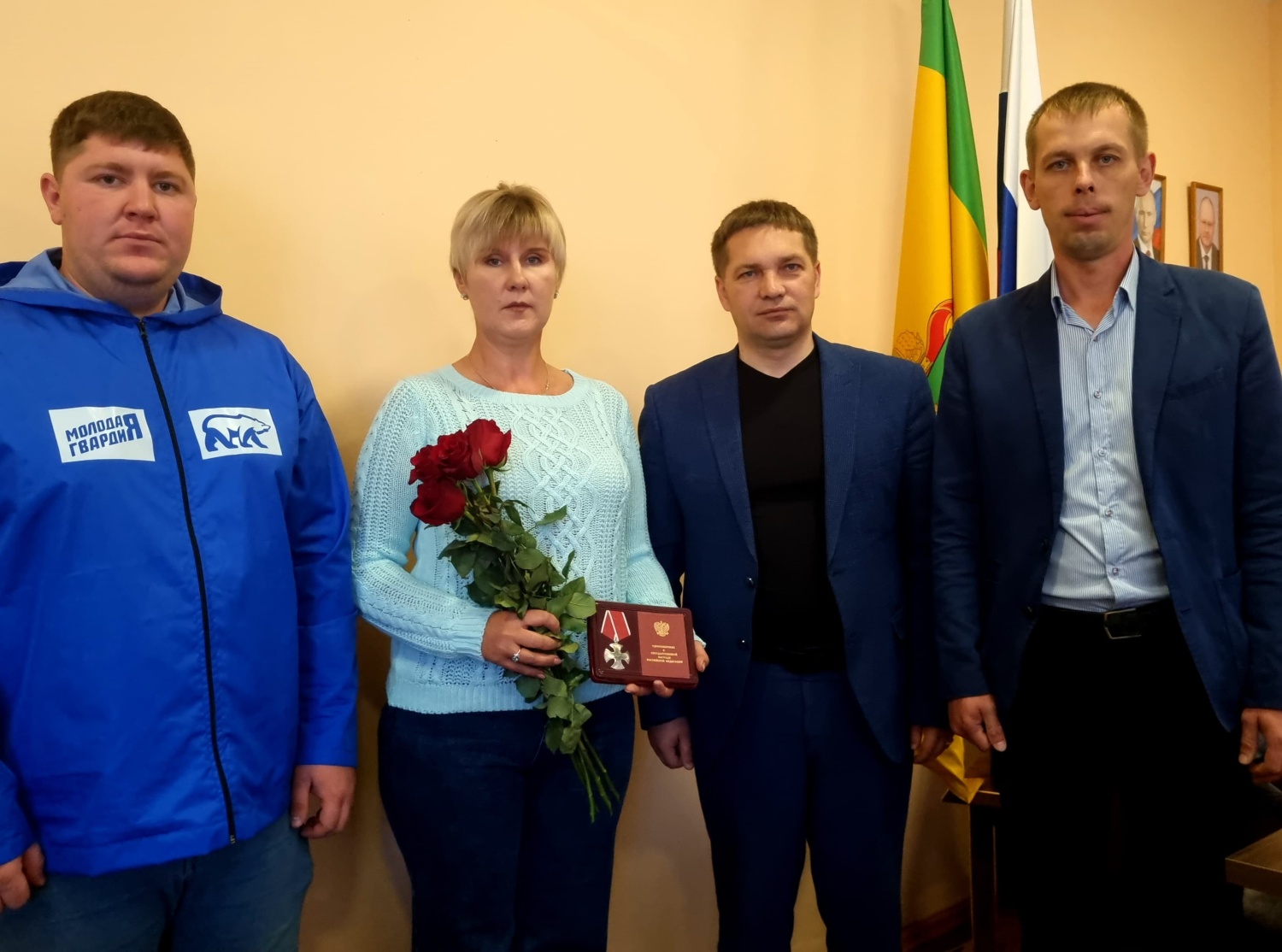 Семье погибшего участника СВО вручили «Орден Мужества» Семье погибшего участника СВО вручили «Орден Мужества»