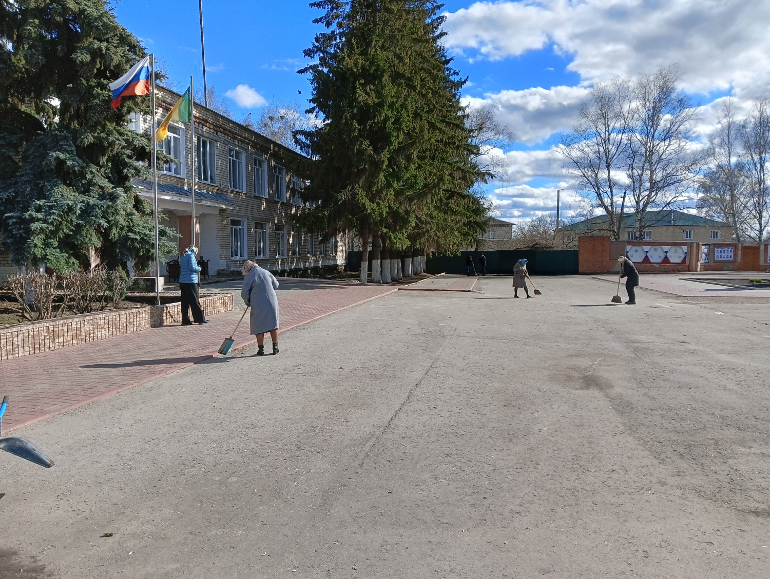 На территории Малосердобинского района проводятся мероприятия по уборке территорий от мусора