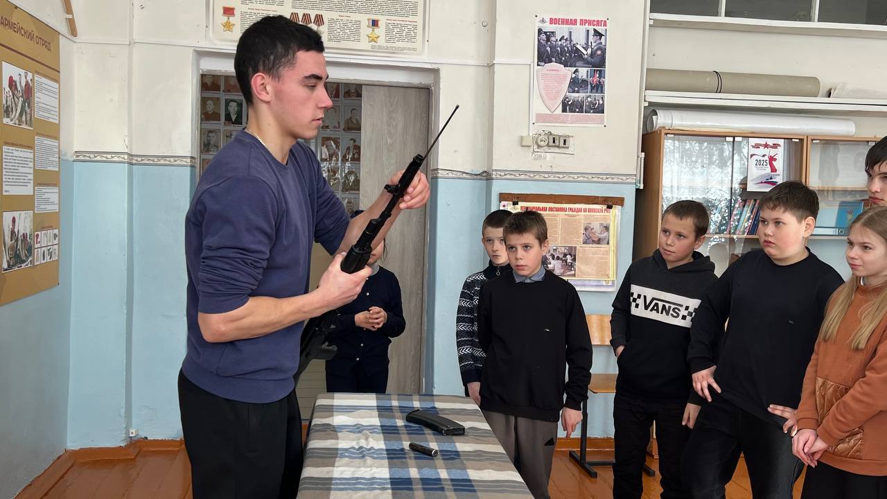 Сегодня в МБОУ СОШ с.Старое Славкино состоялась военно‑патриотическая игра «Зарница» Сегодня в МБОУ СОШ с.Старое Славкино состоялась военно‑патриотическая игра «Зарница»