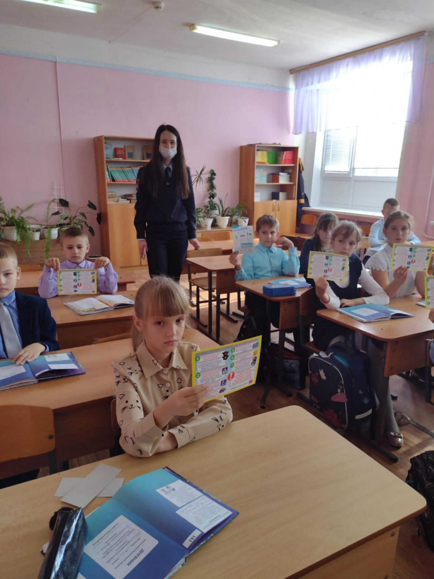 Профилактическая беседа с целью предупреждения дорожно-транспортных происшествий с участием несовершеннолетних 
