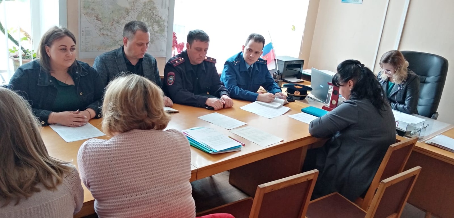 Совещание по вопросу активизации работы, направленной на пресечение деятельности по распространению спиртосодержащей продукции кустарного производства. 