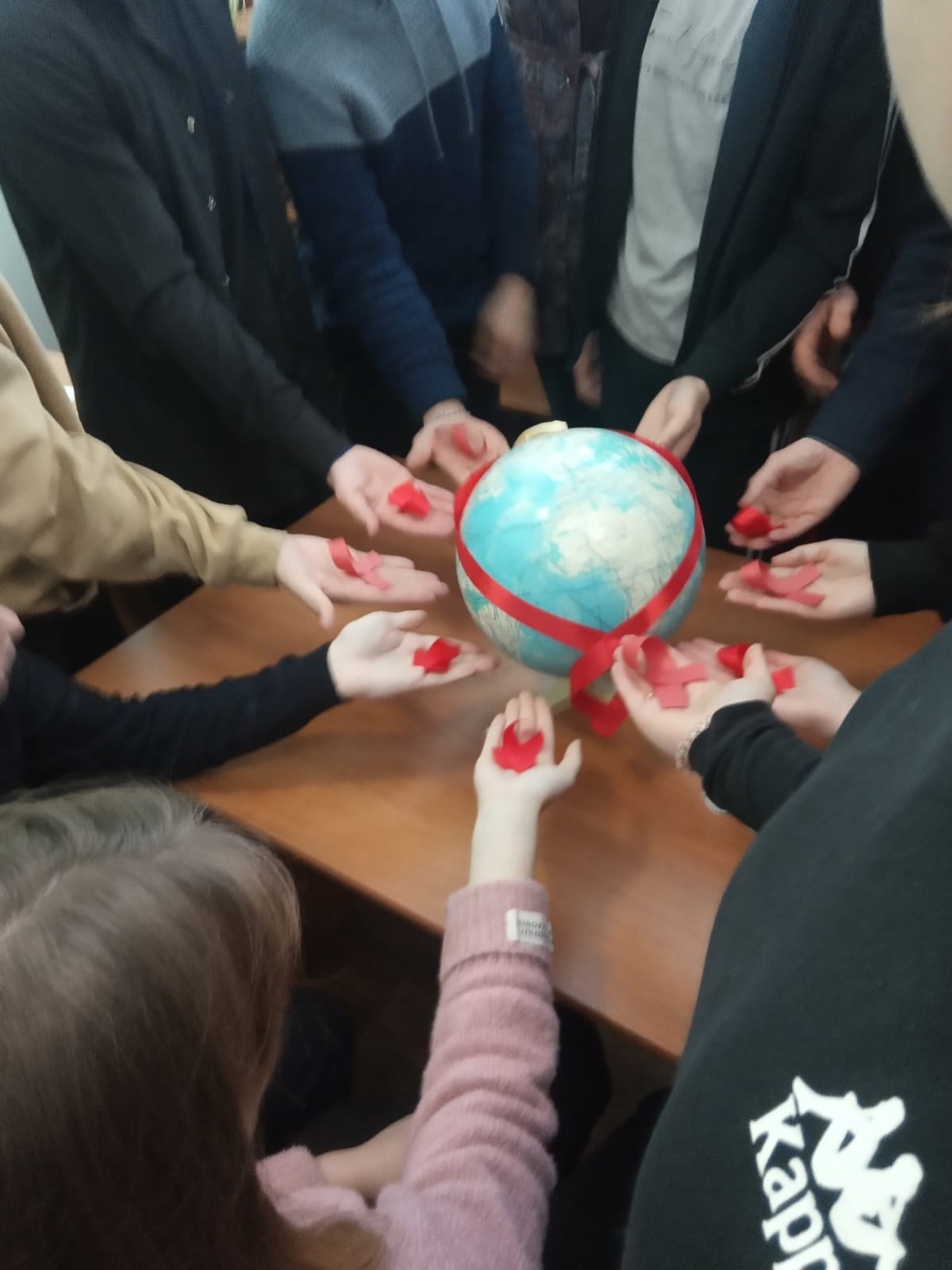 В День борьбы со СПИДом, в библиотеке села Старое Славкино проведен урок-предупреждение под названием «СПИД – без мифов и иллюзий». 