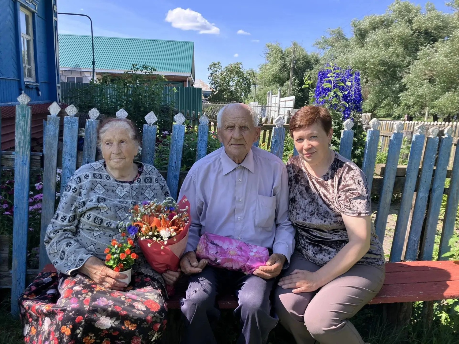 Социальные работники поздравили с Днём семьи, любви и верности семейные пары, состоящиена социальном обслуживании Социальные работники поздравили с Днём семьи, любви и верности семейные пары, состоящиена социальном обслуживании