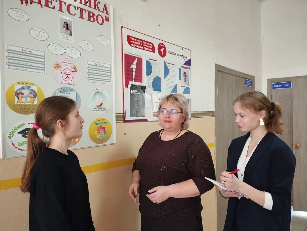 В преддверии Международного женского дня участники «Движения Первых» и волонтёры отряда «Надежда» из Старославкинской библиотеки вместе с наставниками Л.А. Талалаевой и М.И. Илюшкиной провели исторический квест «Женские лица войны» в местной школе.