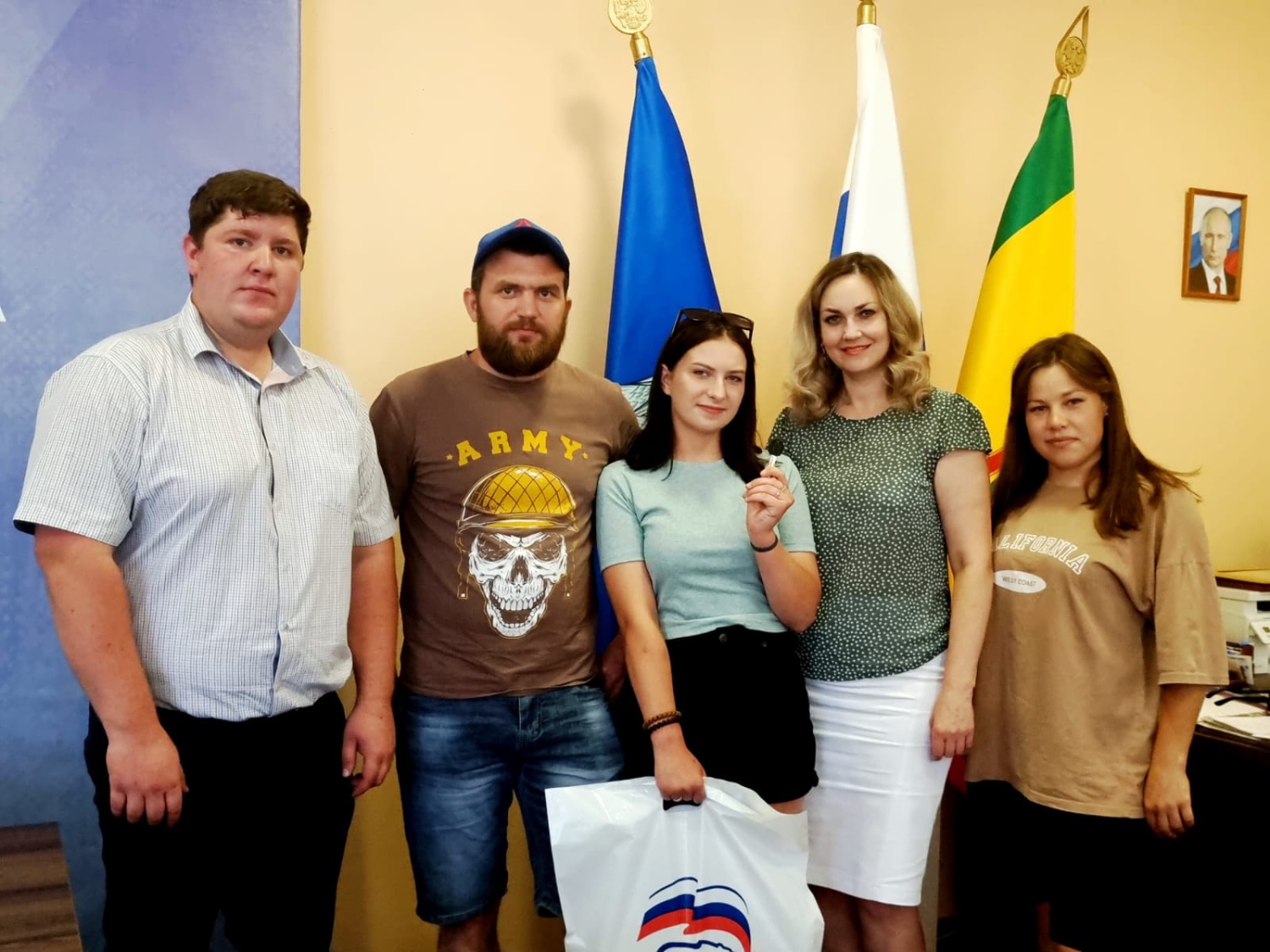 В администрации Малосердобинского района состоялось торжественное вручение ключей от квартиры В администрации Малосердобинского района состоялось торжественное вручение ключей от квартиры