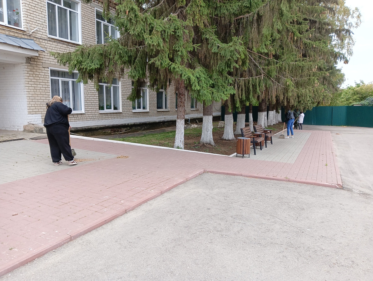 На территории Малосердобинского района проводятся мероприятия по уборке территорий от мусора