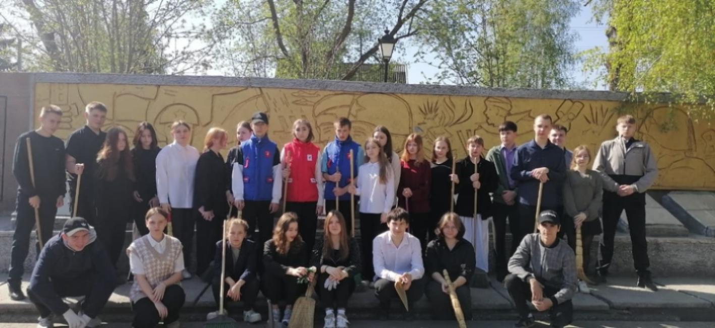 Волонтеры МБОУ многопрофильный лицей с. Малая Сердоба приняли участие в акции «Памятники героям».