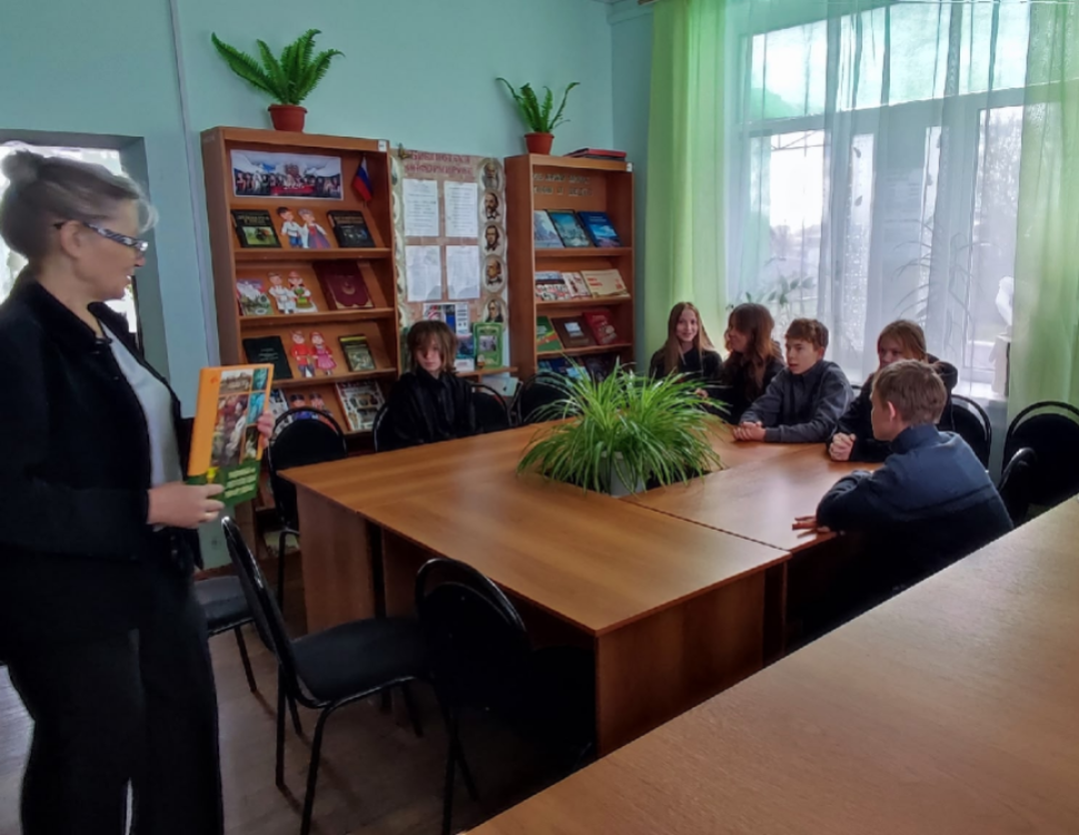 В Старославкинской библиотеке в рамках программы «Пушкинская карта» проведено этнографическое путешествие «По страницам истории мордовского народа».
