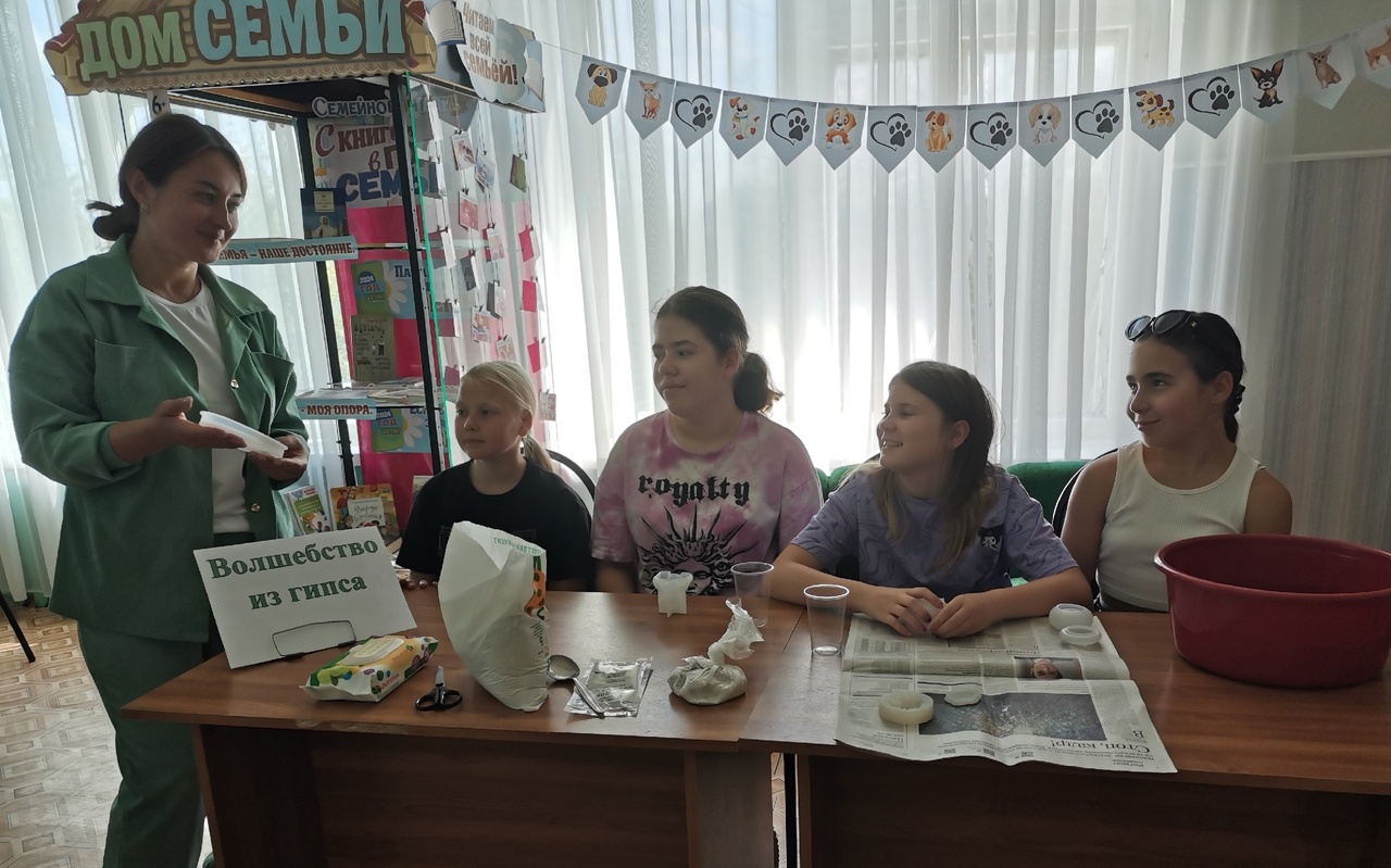 В Малосердобинской центральной районной библиотеке проведен мастер-класс «Волшебство из гипса»