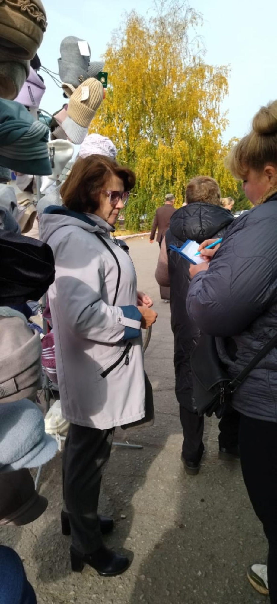 Участникам ярмарки были вручены памятки по организации торговли.