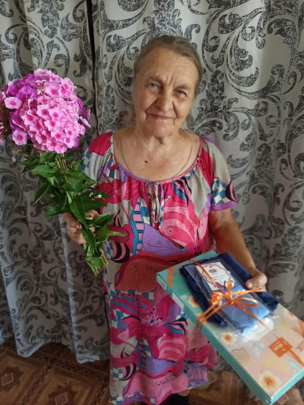 Поздравление с Днем рождения получателя социальных услуг  на дому