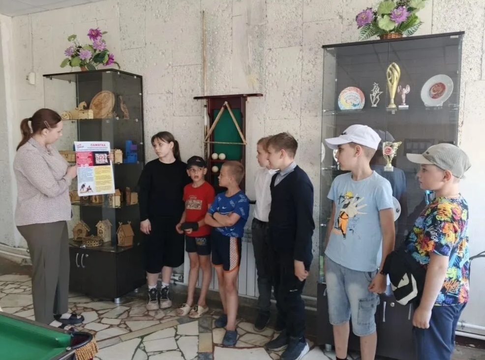 В районном Доме культуры состоялось важное профилактическое мероприятие — познавательная беседа «Терроризм: понятие, ответственность, предупреждение»