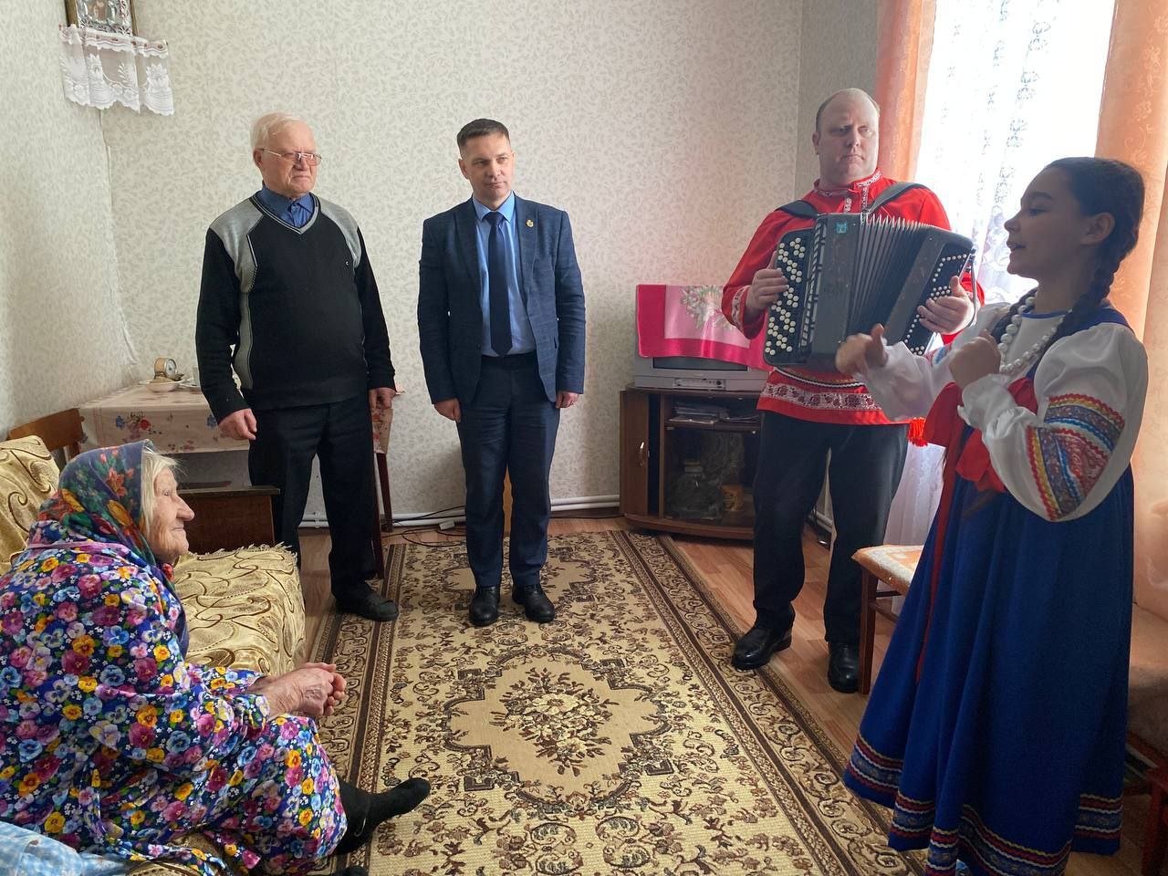 Глава Малосердобинского района Иван Алексеевич Кирюхин вручил труженикам тыла села Малая Сердоба юбилейные медали «80 лет Победы в Великой Отечественной войне 1941-1945 гг» Глава Малосердобинского района Иван Алексеевич Кирюхин вручил труженикам тыла села Малая Сердоба юбилейные медали «80 лет Победы в Великой Отечественной войне 1941-1945 гг»