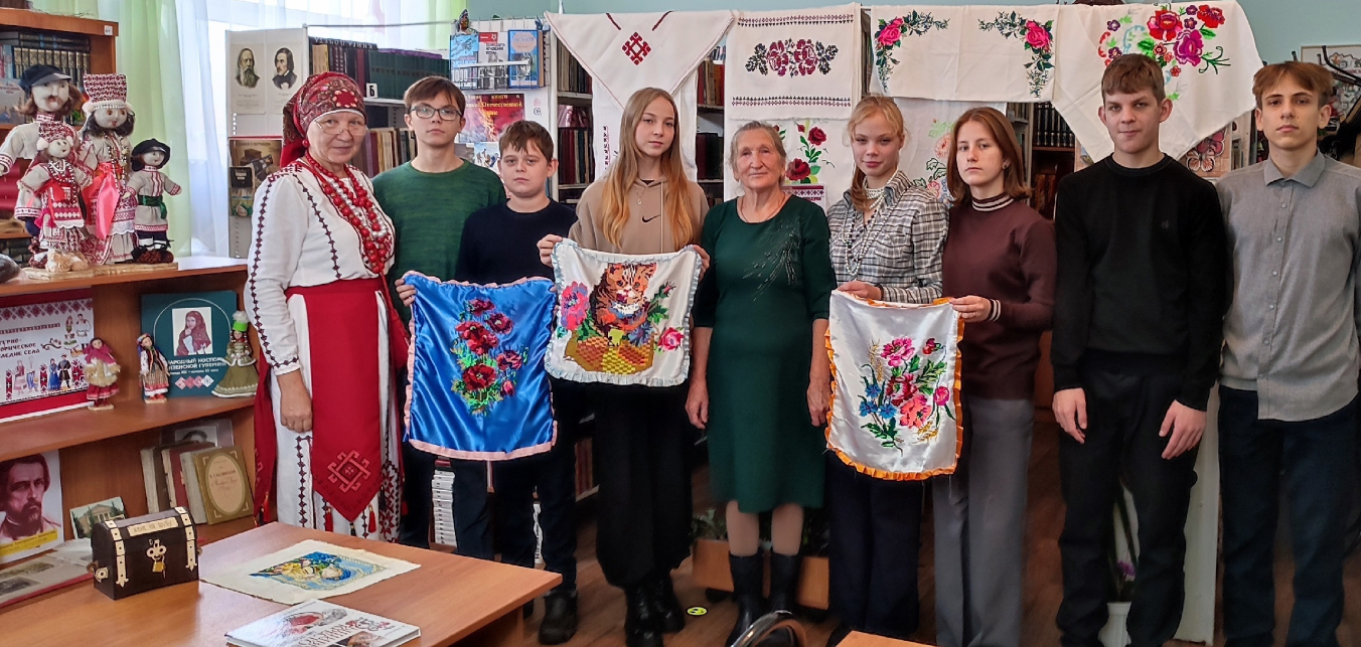 В  библиотеке села Старое Славкино проведена познавательная программа «Секреты бабушкиного сундука»