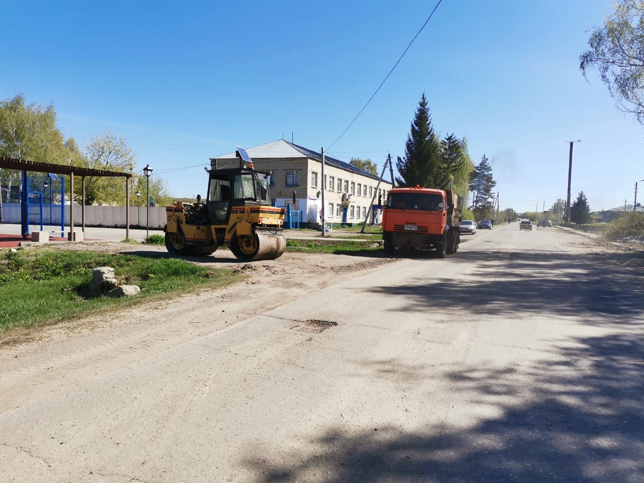 В Малосердобинском районе ведутся работы по ямочному ремонту дорог