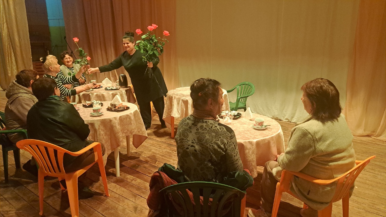 В преддверии праздника «День пожилого человека» в РДК прошла развлекательная программа «Ах, возраст осень» В преддверии праздника «День пожилого человека» в РДК прошла развлекательная программа «Ах, возраст осень»