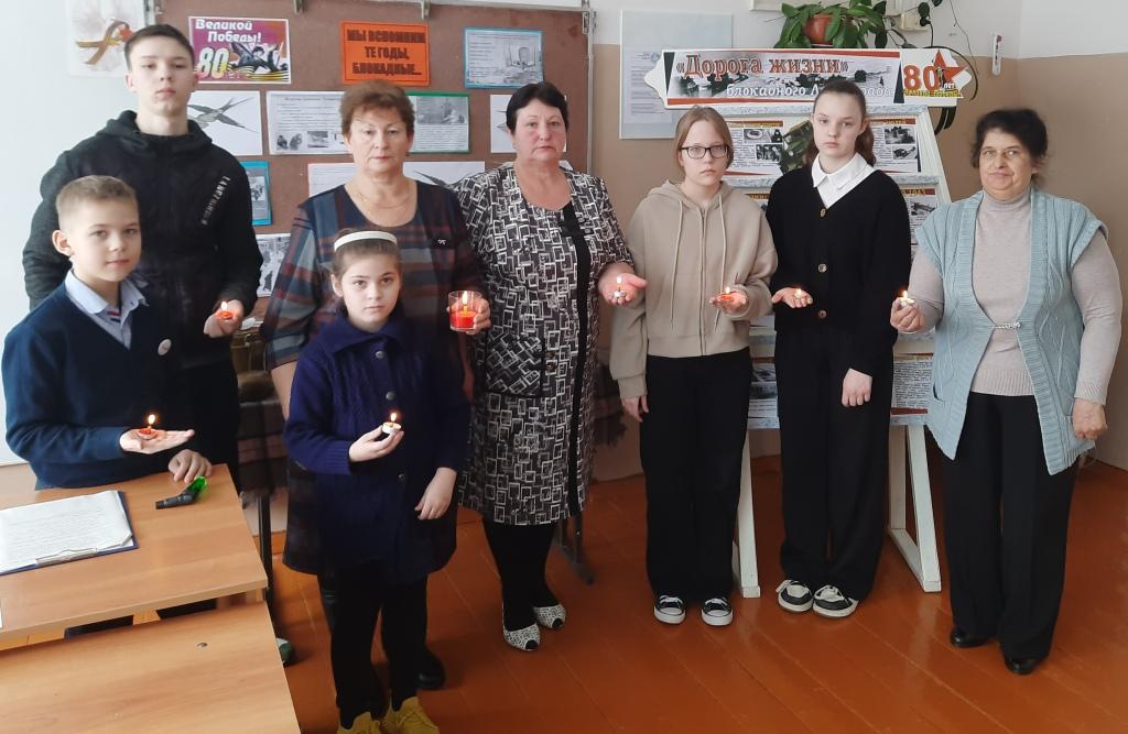 «Мир без нацизма», проведён час истории «Блокадных дорог не забыть никогда!». «Мир без нацизма», проведён час истории «Блокадных дорог не забыть никогда!».