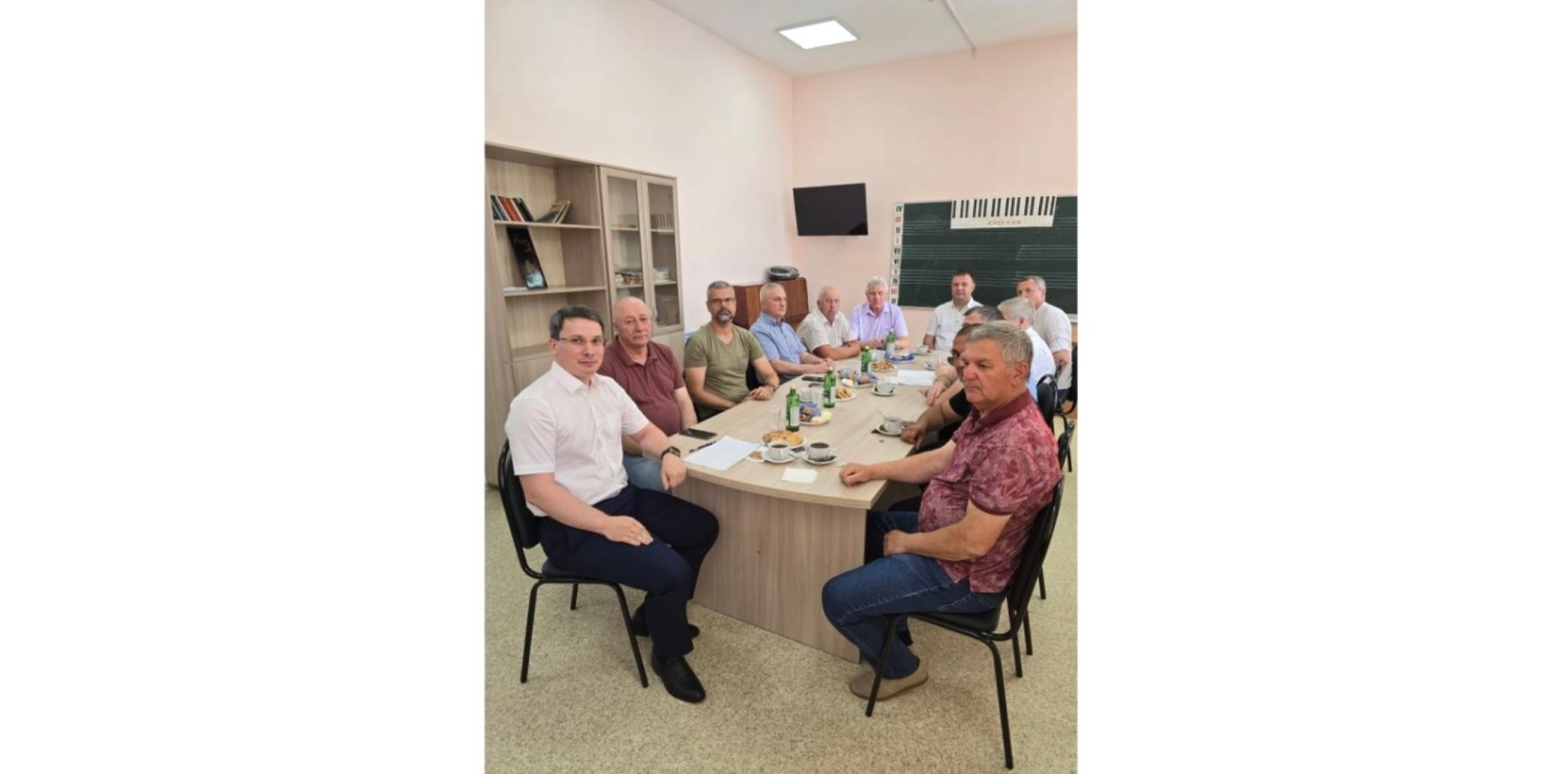Алмаз Хакимов встретился с предпринимателями Сердобского района Алмаз Хакимов встретился с предпринимателями Сердобского района