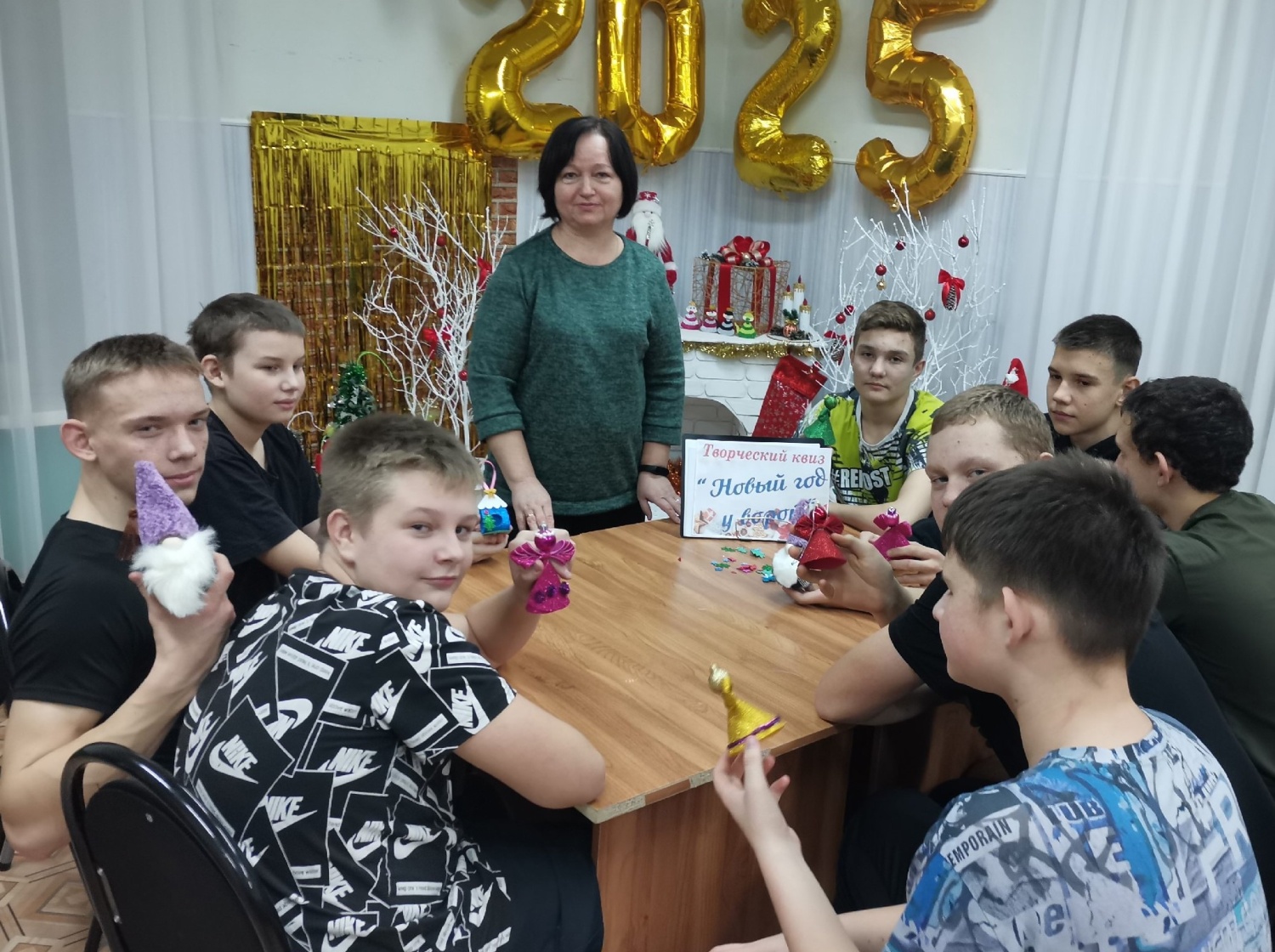 Творческий квиз «Новый год у ворот» Творческий квиз «Новый год у ворот»