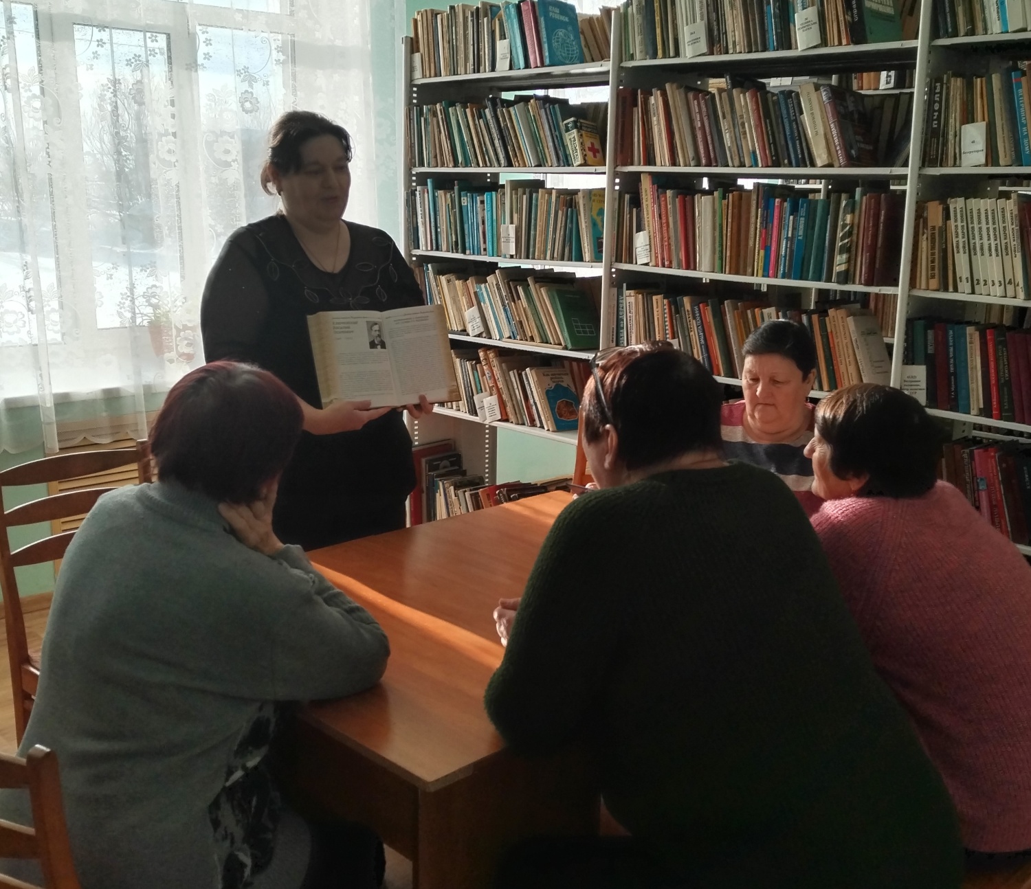 Литературно-исторический экскурс«Он свет в историю вносил» проведён вТопловской библиотеке. Литературно-исторический экскурс«Он свет в историю вносил» проведён вТопловской библиотеке.