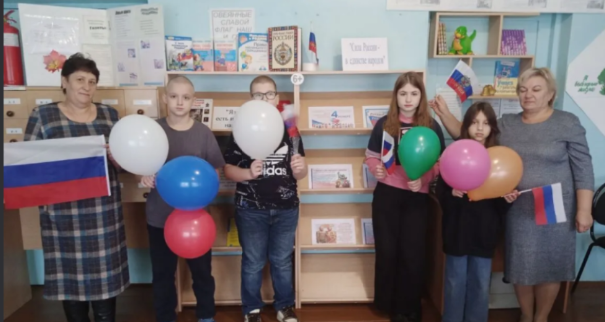 В преддверии Дня народного единства, в библиотеке села Николаевка совместно с Николаевским Домом культуры, проведен день информации «В единстве народа - единство страны».