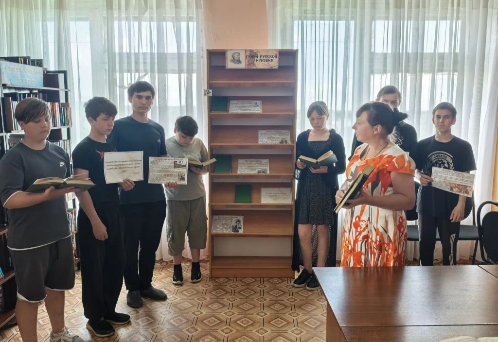 В Малосердобинской центральной районной библиотеке проведено информационное досье «Белинский - мыслитель вне моды» В Малосердобинской центральной районной библиотеке проведено информационное досье «Белинский - мыслитель вне моды»