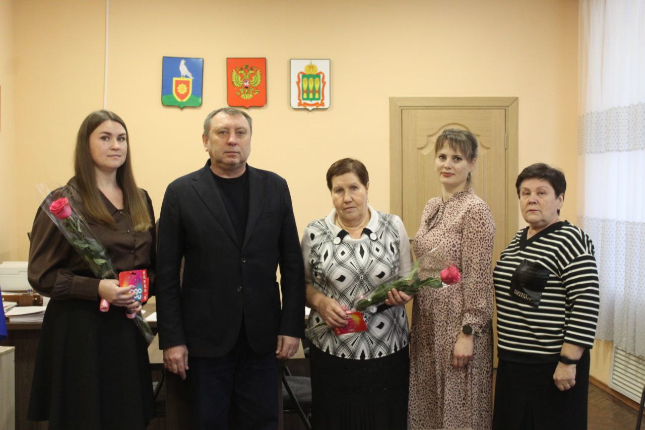 В преддверии Международного праздника в честь матерей от имени Пензенской областной организации общероссийского Профсоюза РГУ и ОО РФ  были вручены сертификаты членам Профсоюзов администрации Малосердобинского района и КЦСОН Малосердобинского района