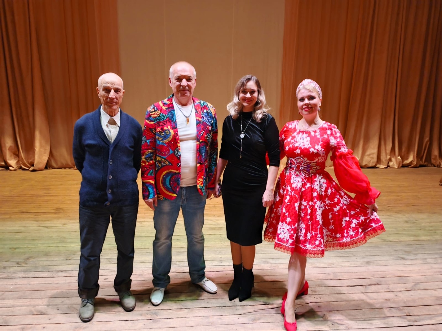 В Районном Доме культуры состоялся концерт ансамбля "Горница". В Районном Доме культуры состоялся концерт ансамбля "Горница".