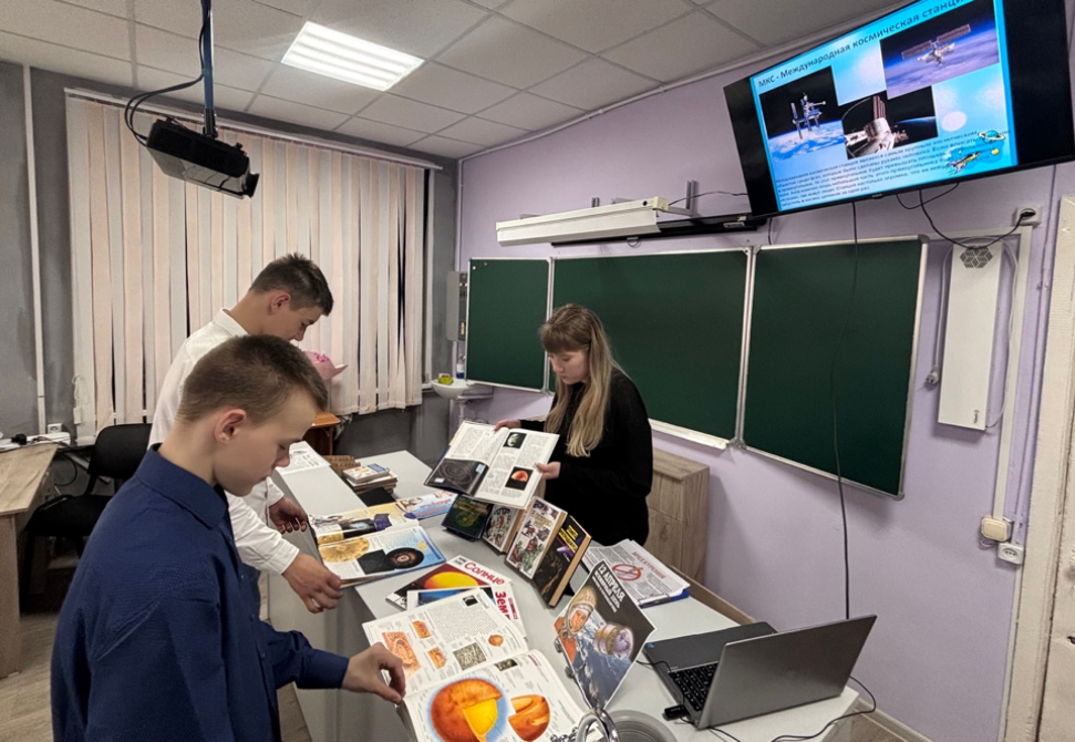 Специалистом Малосердобинской центральной районной библиотеки проведена игра-путешествие «Удивительный мир космоса» Специалистом Малосердобинской центральной районной библиотеки проведена игра-путешествие «Удивительный мир космоса»