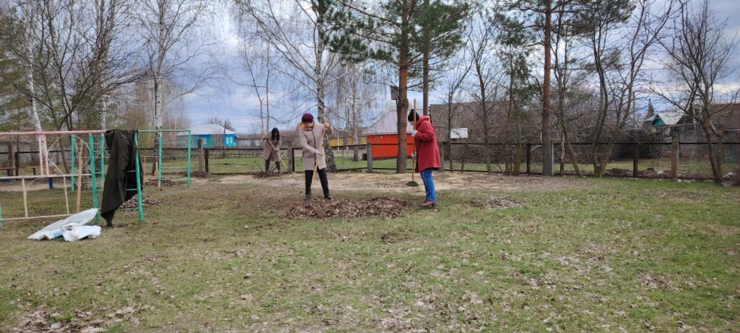 В рамках месячника по благоустройству, педагоги Дома детского творчества очистке и уборке прилегающей территории. В рамках месячника по благоустройству, педагоги Дома детского творчества очистке и уборке прилегающей территории.
