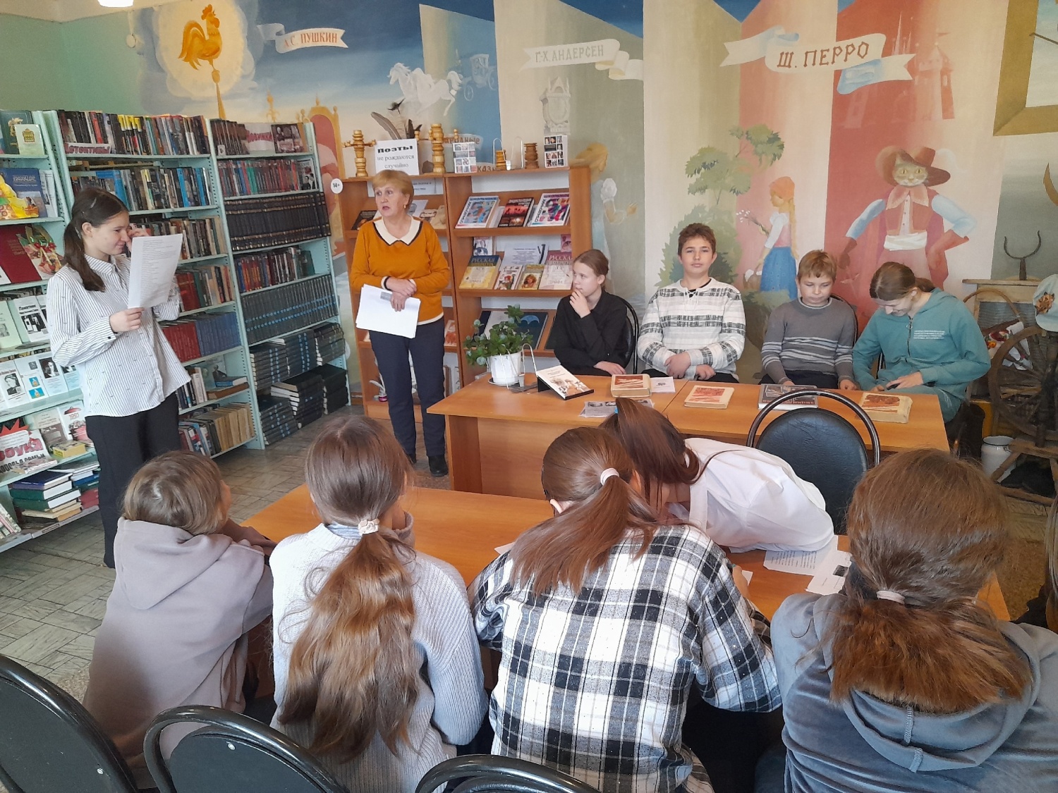 Литературный час «Тропинки строк, ведущие к Победе», посвящённый 110-летию со дня рождения Константина Симонова.