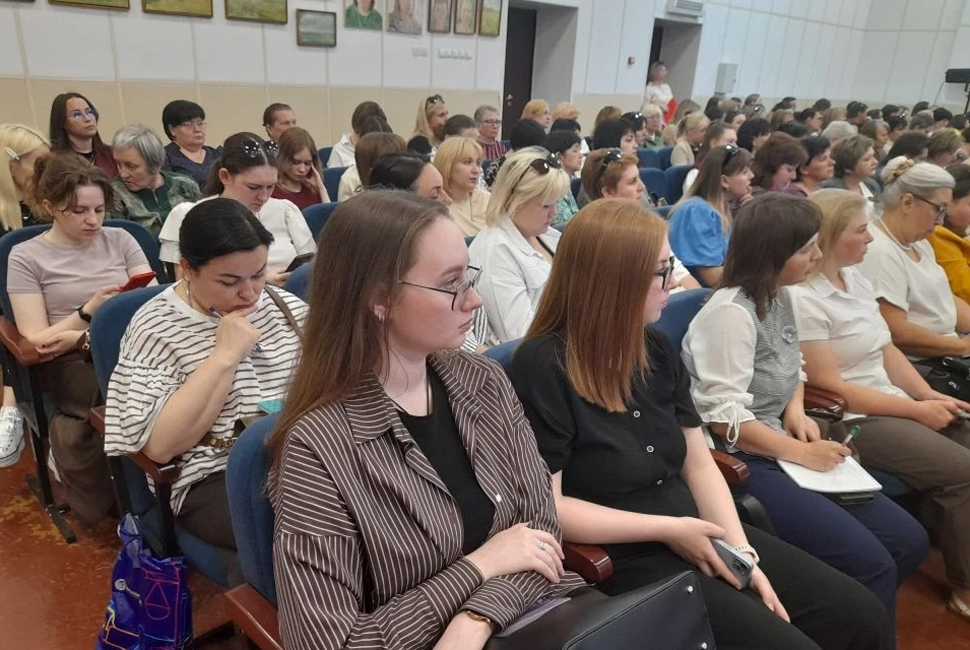 Пензенские учителя обсудили роль классных руководителей в профилактике правонарушений среди несовершеннолетних