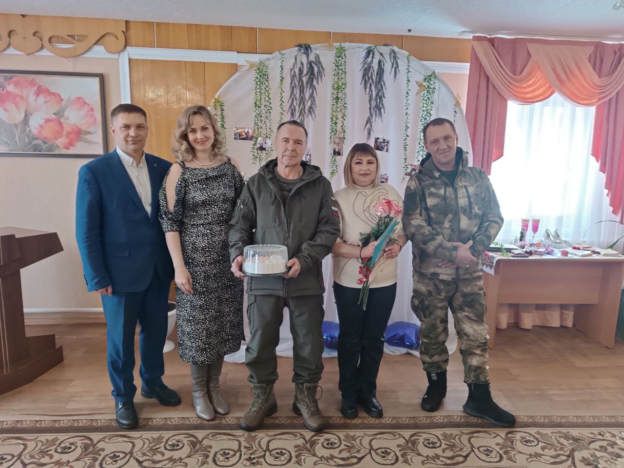 Глава Малосердобинского района Иван Алексеевич Кирюхин принял участие в торжественной регистрации заключения брака участника специальной военной операции Глава Малосердобинского района Иван Алексеевич Кирюхин принял участие в торжественной регистрации заключения брака участника специальной военной операции